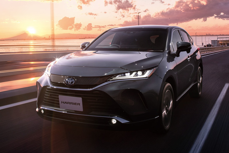 ボディーの手当てこそ「NX」に譲る「ハリアー」だが、単体で乗れば立派に高級車の乗り味だ。