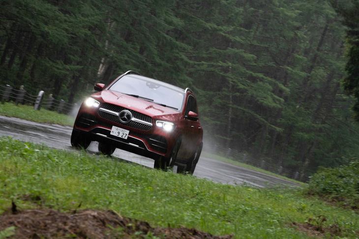 ボディーサイズは全長×全幅×全高＝4940×2020×1795mm、ホイールベースは2995mmと、従来モデルより全長が約100mm、ホイールベースが約80mm拡大している。