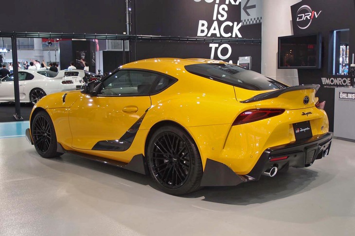 各オプションパーツの価格は、リアバンパー部の「GRリアサイドスポイラー」が17万2800円で、バックドア後端の「GRトランクスポイラー」が21万6000円。ドア部の「GRサイドドアガーニッシュ」が39万9600円。