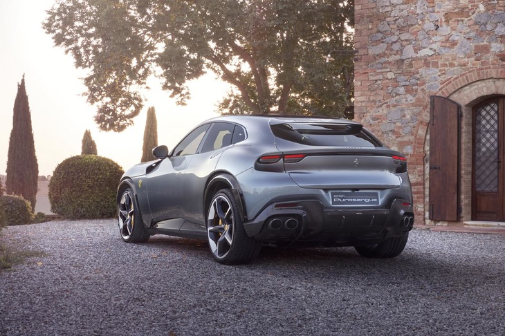 ホイールハウスのリムにはSUV的な塗り分けが見られるが、フェラーリの定義ではあくまで「スポーツカー」。これまでの跳ね馬と同じである。