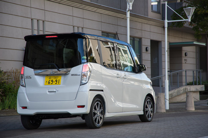 2014年2月に登場した軽スーパーハイトワゴンの「三菱eKスペース」。日産の「デイズ ルークス」の姉妹モデルにあたる。