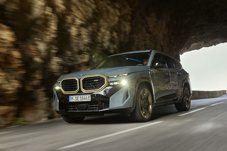BMW Mのオリジナルモデル「XM」はパワフルなプラグインハイブリッド車だ。