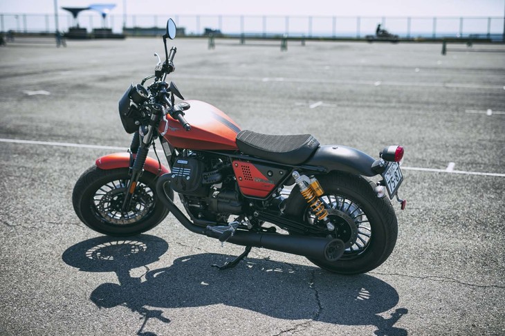 ボディーサイズ：全長×全幅×全高＝2185×840×1160mm
	ホイールベース：1465mm
	重量：199kg
	エンジン：853cc 空冷4ストローク V型2気筒 OHV 2バルブ
	最高出力：55ps（40.4kW）/6250rpm
	最大トルク：62Nm（6.3kgm）/3000rpm
	価格：131万7600円