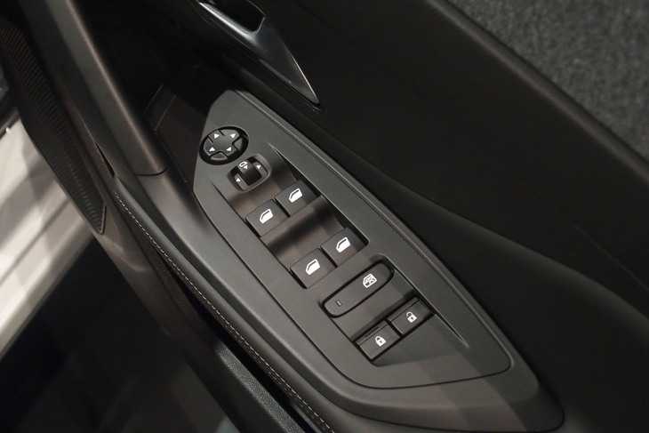 プジョー308アリュール（パワーウィンドウスイッチ）