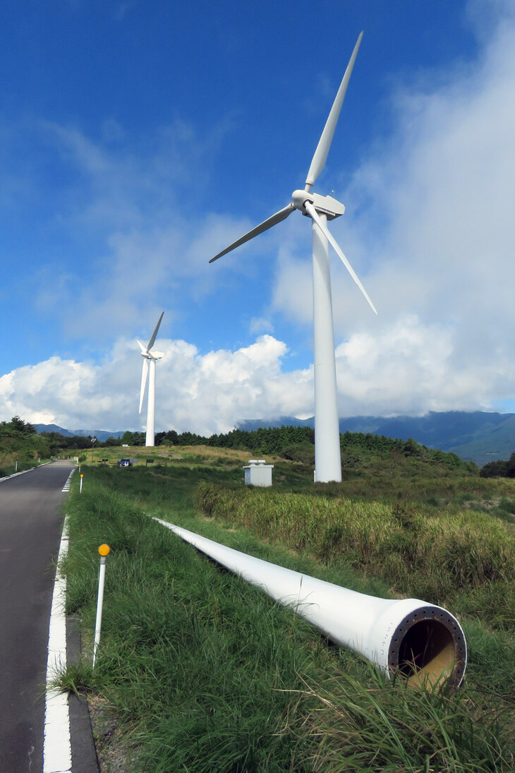 日本は発電電力量の72.9%を化石燃料による火力発電に依存している（2021年）。再生可能エネルギーの利用が進まず、原子力発電所の再稼働も滞っている日本では、必ずしも“EVが既存のクルマよりエコ”とは言いづらいのだ。
