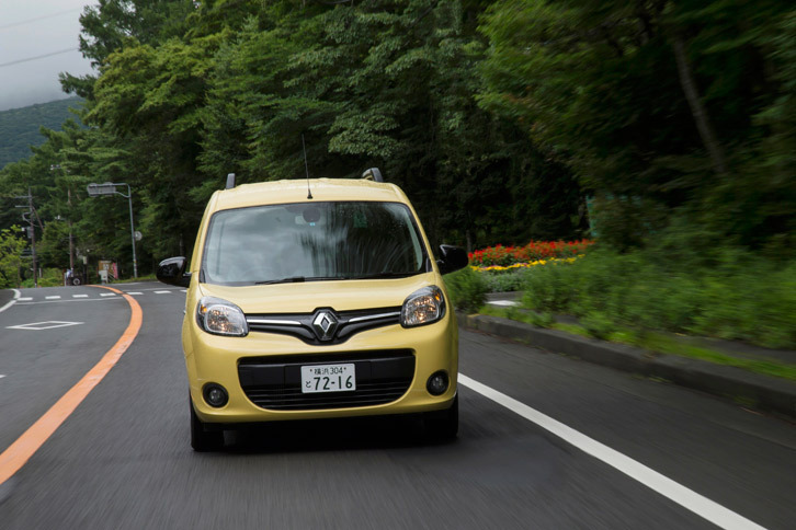 「カングー」ではおなじみのイエローのボディーカラーだが、実は本国では2013年に廃止されており、現在では日本専用色となっている。