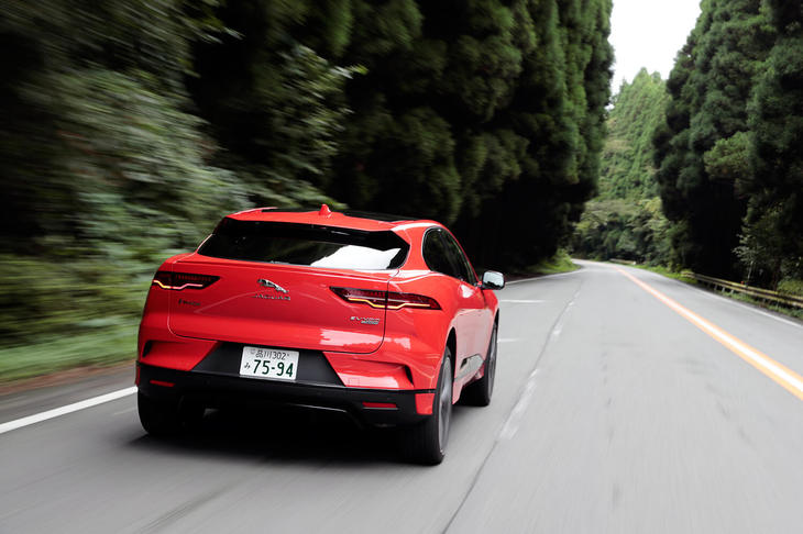 日本導入に合わせて設定された限定モデル「ファーストエディション」。20インチホイールやサンルーフなど、充実した装備を誇る。