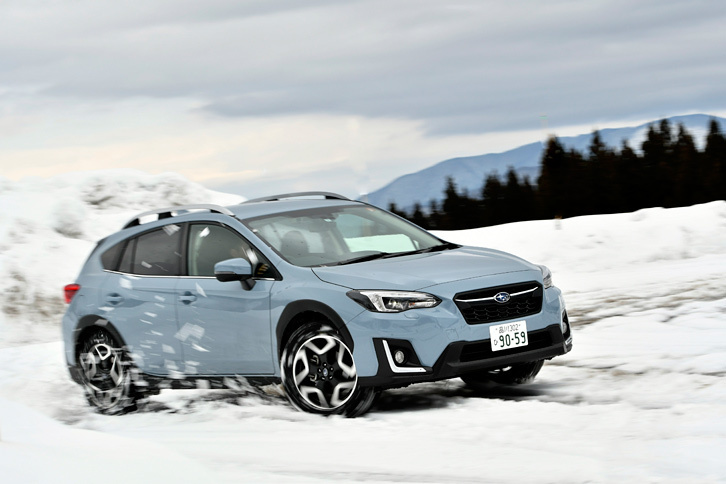 2017年5月に販売が開始された新型「XV」は、「インプレッサXV」と名乗っていた初代モデルから数えて3代目にあたる。エンジンは2リッターと1.6リッターをラインナップ。駆動方式は全車AWD（全輪駆動）となる。