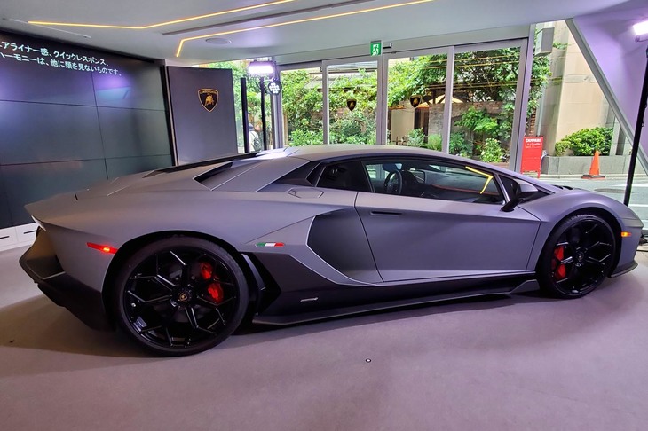 ランボルギーニ・アヴェンタドールLP780-4 Ultimae