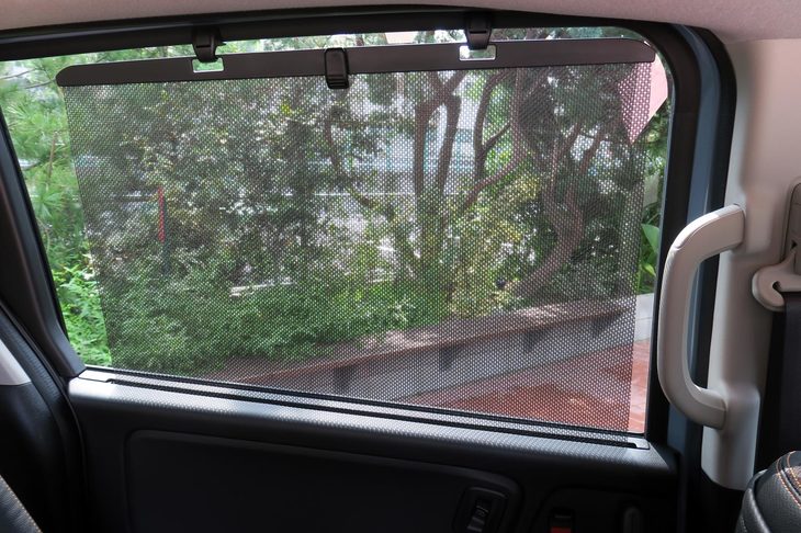 ホンダ・フリード ハイブリッド クロスター（4WD）（ロールサンシェード）