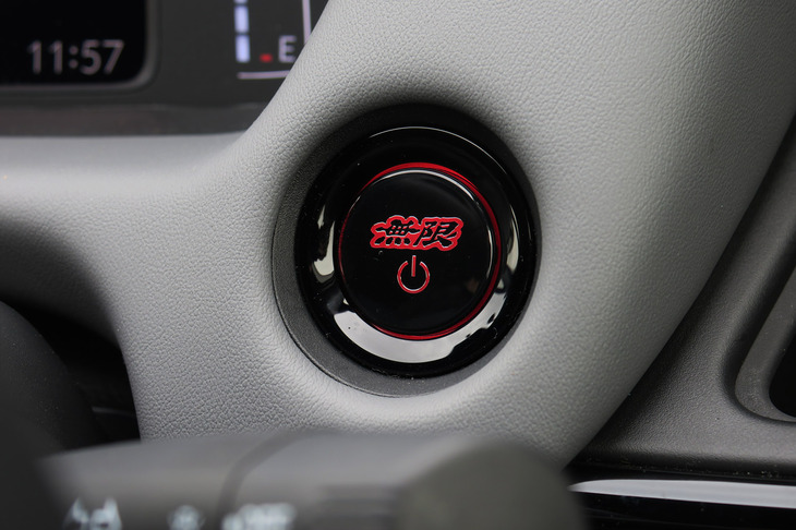 ホンダ・フィットe：HEV RS 無限パーツ装着車（パワースイッチ）