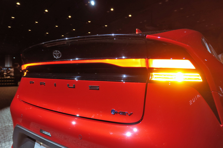 トヨタ・プリウス2.0L HEVプロトタイプ（リアコンビランプ）