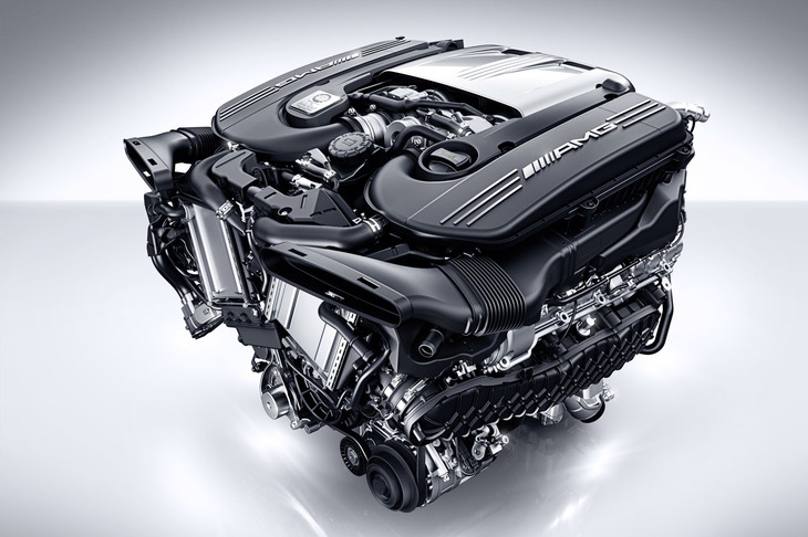 メルセデスAMG社が自社開発した4リッターV8ツインターボエンジン「M177」は、最高出力585PS、最大トルク800N・mを発生。