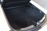 「エディション1」は4人乗り。後席シートバックは固定式で、荷室容量は461リッターとなる。