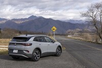 「プロ ローンチエディション」は最高出力204PSの駆動用モーターをリアアクスルに搭載。モーターはスポーツバッグに収まるほど小型だという。