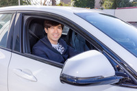 サッシャ
	ラジオDJ／スポーツ実況／タレント
	ドイツ・フランクフルト出身。日本語、ドイツ語、英語のトライリンガル。ドイツ人の父と日本人の母の間にドイツで生まれ、小学校4年生の時に日本に移住。テレビやラジオのレギュラーのほか、スポーツ実況アナウンサーとしてモータースポーツや自転車レース、Jリーグ、バスケットボール、ヨットレースなどでも活躍。