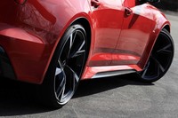 ボディーはブリスターフェンダーによってノーマルの「A6アバント」よりも75mm拡幅されている。リアのドアハンドルも曲面に合わせて付け直されている。