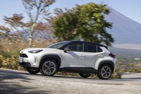 「トヨタ・ヤリス クロス」の価格帯は、ハイブリッド車で228万4000円から281万5000円。ガソリン車では179万8000円から244万1000円となっている。