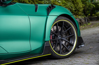 足元の仕様はTOM'Sオリジナルの20インチ鍛造ホイールと、ブリヂストンのスポーツタイヤ「ポテンザS007A」の組み合わせだ。