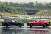 清水「『スポーツ』（写真左）と『クロスオーバー』（同右）で、どうしてこうも違ってしまったのか……」　
	ほった「一応ですけど、今回の主役は『クラウン エステート』ですからね。さっきから全然話題にあがってませんけど」