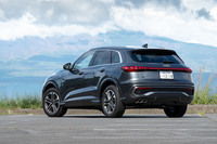 2024年9月に世界初公開され、日本では2025年7月に発売された3代目「アウディQ5」。新世代のエンジン搭載車用プラットフォーム「PPC」を採用する2車種目の、SUVとしては初のモデルとなる。