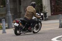 19インチと大きめな前輪と、18インチの後輪がもたらすハンドリングは実に軽快だ。