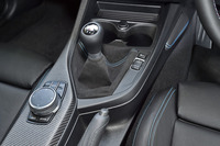 6段MTには、シフトダウン時に自動的にエンジン回転数を上げるスロットルブリッピング機能が備わっている。