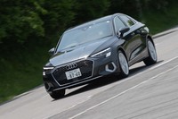 「30 TFSI」のパワーユニットは最高出力110PS、最大トルク200N・mの1リッターターボエンジン。WLTCモードの燃費は「スポーツバック」「セダン」とも17.9km/リッター。