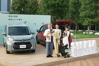 新型「トヨタ・シエンタ」のお披露目会の様子。