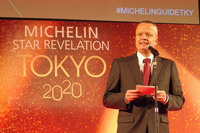 日本ミシュランタイヤのポール・ペリニオ代表取締役社長は、レストランのレベルの高さとバラエティーの豊かさとが、日本料理の人気の理由ではないかとコメントした。