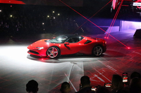 フェラーリは2019年5月に、ブランド初となるプラグインハイブリッドモデル「SF90ストラダーレ」を発表している。