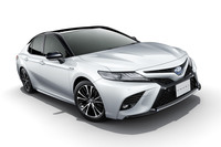 トヨタが「カムリ」を一部改良　全車が“コネクティッドカー”に