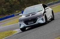 サスペンション、ブレーキ、空力パーツと広範囲にわたり手が加えられた「S660」。ノーマルとは趣の異なる、軽快な身のこなしが身上のクルマに仕上がっていた。