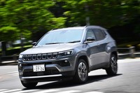 トランスミッションは、オンデマンド式の4WD機構を持つ「リミテッド」のみ9段ATで、ほかFF車は6段ATとなる。