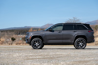 エアサスペンション装着車なら、ロードクリアランスを287mmに高めることが可能。最大渡河深度は610mmとされている。