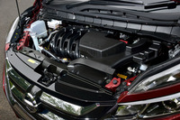 簡易型のハイブリッドシステムが組み合わされる2リッター直4エンジン。「ハイウェイスターG」は、16.6km/リッターのJC08モード燃費を記録する。