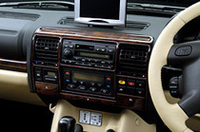 
	「ディスカバリー・ロイヤルエディション」のインテリア。
	 