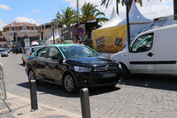 新しいタクシーには、スペイン工場製の「シトロエン C－エリゼ」が多数。リスボン県カスカイスにて。