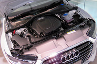 「A6アバント 2.0 TFSIクワトロ」の2リッター直4直噴ターボエンジン。