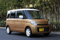 車内の広さが一目で伝わるよう気を配ったというスタイリング。四角いボディーの中には、子育て家族のための工夫とアイデアが満載されている。