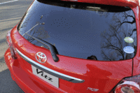 荷室は、先代モデルより容量アップ。FF車に限り、フロア位置を12cm下げて高さのある荷物に対応できる「アジャスタブルデッキボード」が選べる。（写真をクリックするとシートの倒れるさまが見られます）