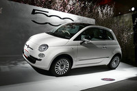 フィアットの人気モデル「500」。アメリカでも輸入を望む声が目立つとか!?　写真は2008年2月、日本におけるデビュー時の様子。