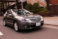 【スペック】アコードツアラー24TL：全長×全幅×全高＝4750×1840×1470mm／ホイールベース＝2705mm／車重＝1590kg／駆動方式＝FF／2.4リッター直4DOHC16バルブ（206ps/7000rpm、23.7kgm/4300rpm）／価格＝315万円（テスト車＝362万7750円／8インチHDDナビ＝34万1250円／Hondaスマートキーシステム＝6万3000円／パワーテールゲート＝7万3500円）