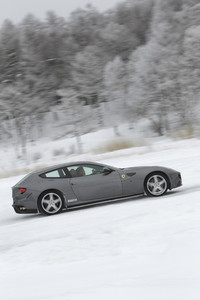 フェラーリ・フォー雪上試乗会【試乗記】の画像