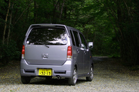 バックドア右側に、「SWT」のロゴバッヂがつく。SWTはモータースポーツ活動に加え、スズキ市販車のカスタマイズ用品を企画、開発を行う。
	 