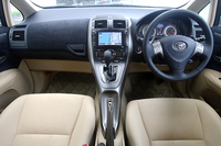 トヨタ・ブレイドマスターG（FF/6AT） vs マツダ・スピードアクセラ（FF/6MT）【短評（前編）】の画像