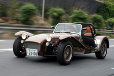 スパルタンで、しかも趣深い。「ケータハム・スーパーセブン2000」の、唯一無二の走りを報告する。