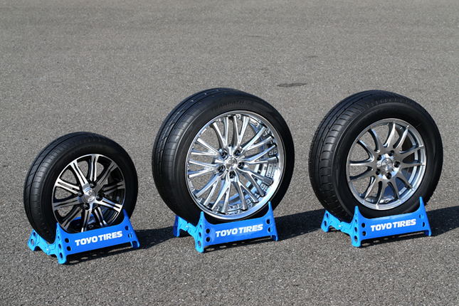 今回テストした、3種類の「トーヨー・トランパス」。左から、軽自動車用の「LuK」、高級ミニバン用の「LuII」。一般ミニバン用の「mpZ」。