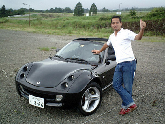 スマートロードスター、欧州仕様のディメンションは、全長ｘ全幅ｘ全高＝3425mm×1615mm×1190mm、ホイールベースは2360mm。車重は815kgだ。