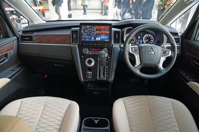 デリカD5 アクセントパネル サバ杢 デリカD:5純正品 アクセント